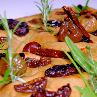 Fougasse aux figues et pruneaux, Tomates séchées, romarin